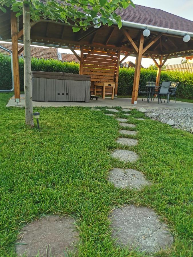 Zso-Ze Apartman Tiszafüred Exterior foto